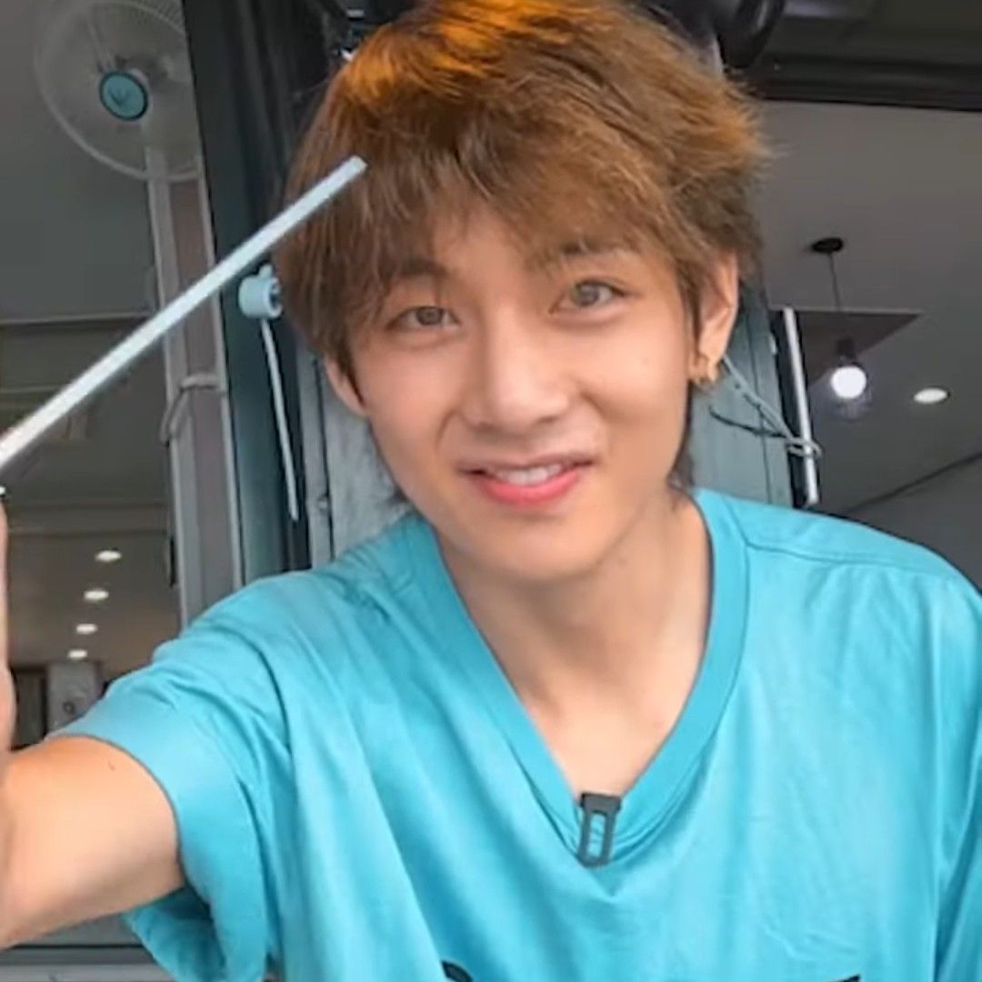 V (BTS)の舞台裏ショット