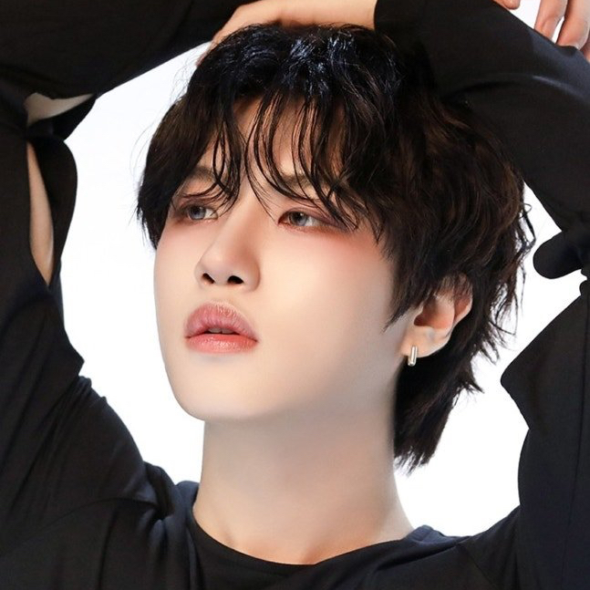Behind-the-scenes cut of Huiwon (n.SSign)