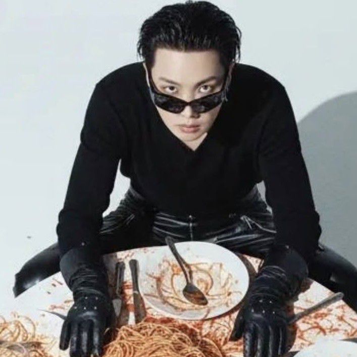 제이홉 (방탄소년단)의 최신 사진