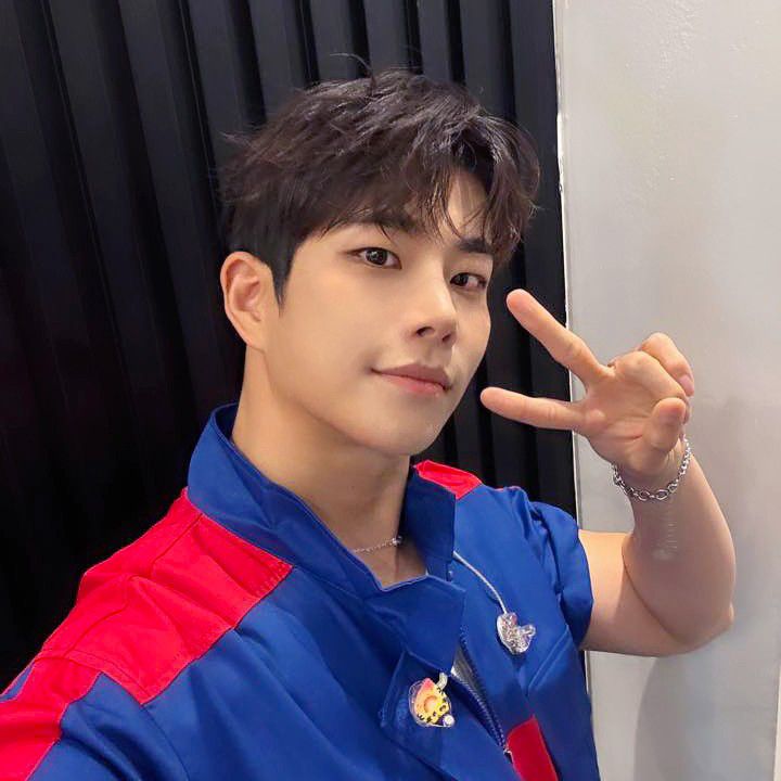 A moment captured by MJ (ASTRO)'s fan