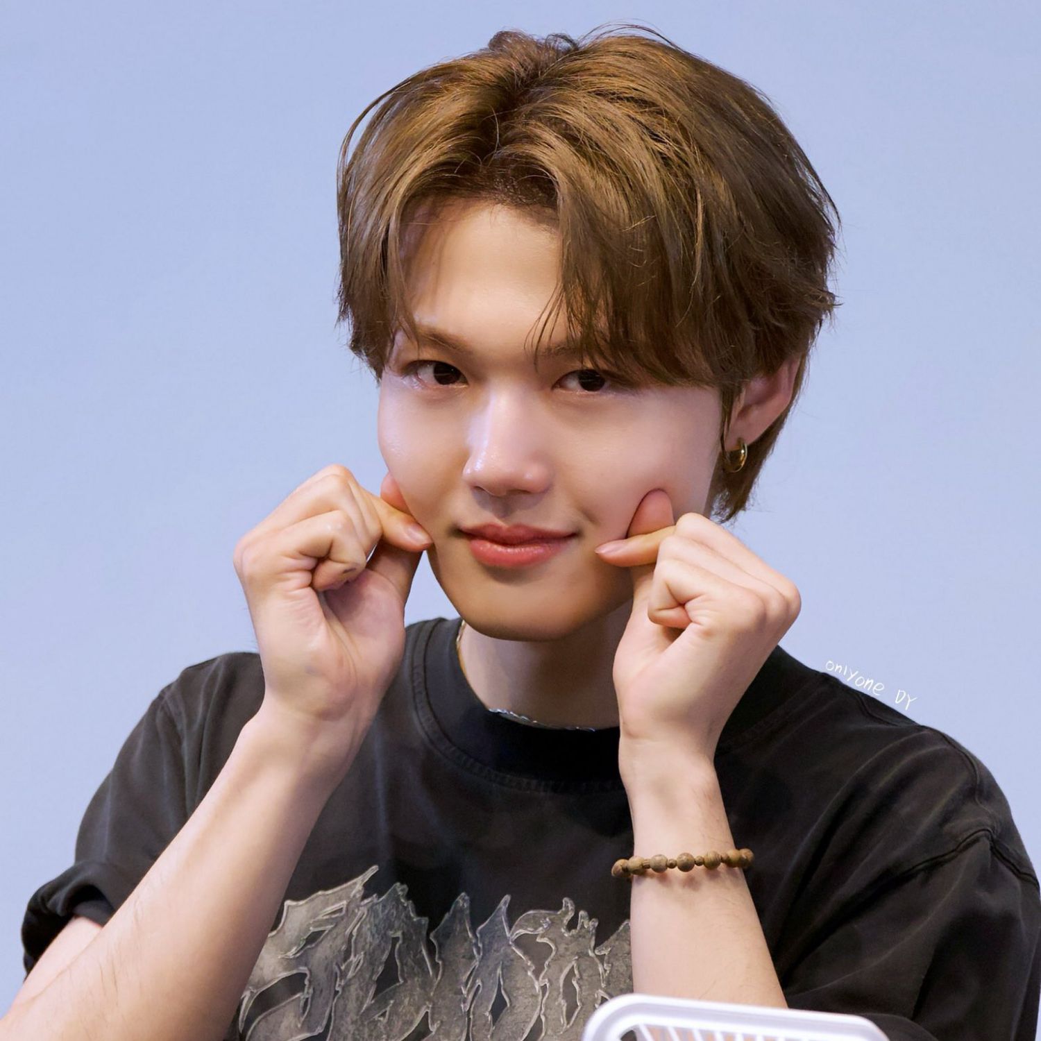 Potret di balik layar Doyoung (TREASURE)