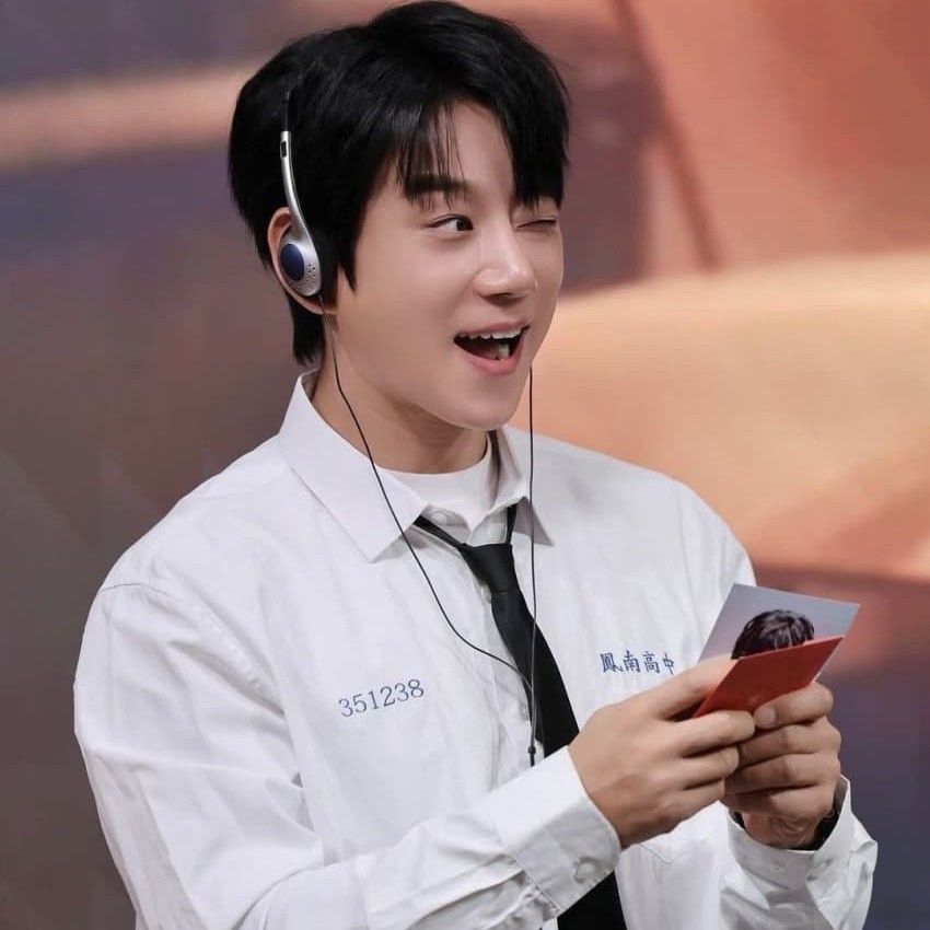 Latest photo of Hwang Chiyeol