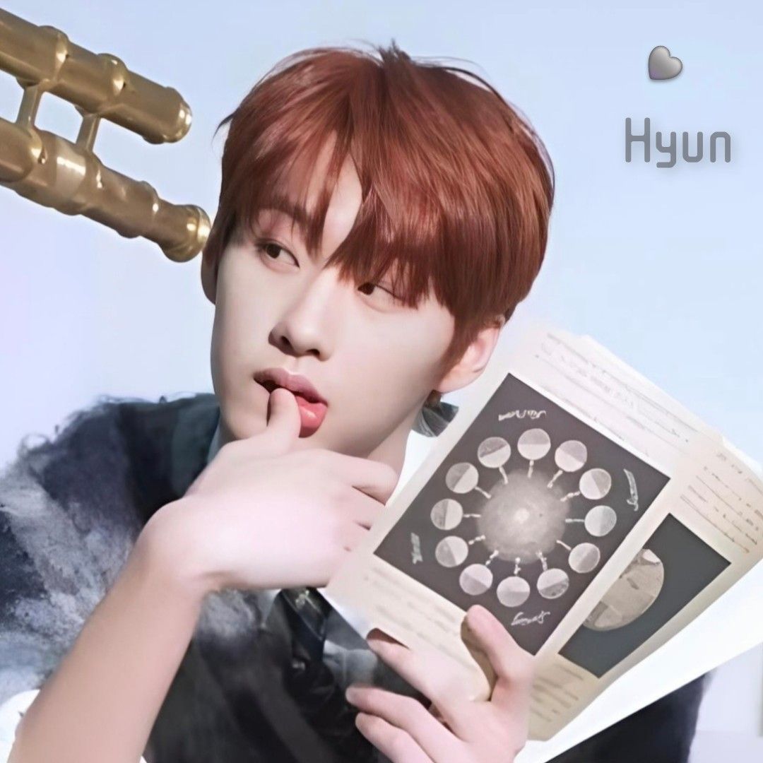 A moment captured by Hyun's fan