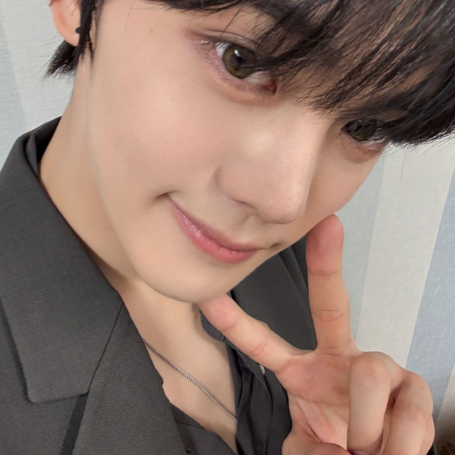 Latest photo of Kim Gyuvin (ZEROBASEONE)