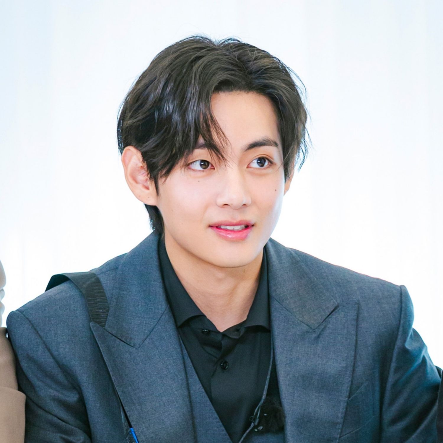 Latest photo of V (BTS)