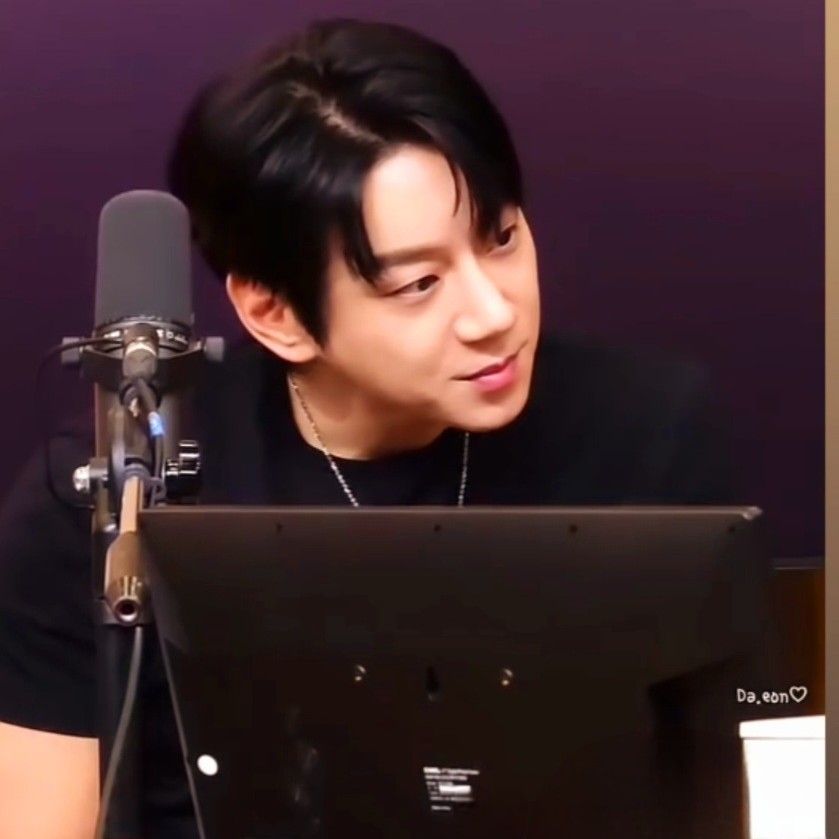 Behind-the-scenes cut of Hwang Chiyeol