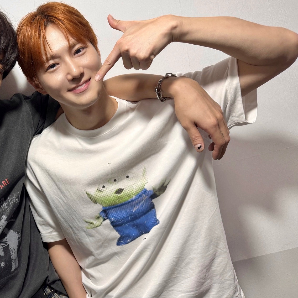 Behind-the-scenes cut of Suho (EXO)