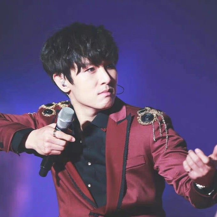 Behind-the-scenes cut of Kim Dongwan (SHINHWA)