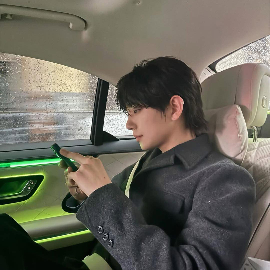 A moment captured by Joshua (SEVENTEEN)'s fan