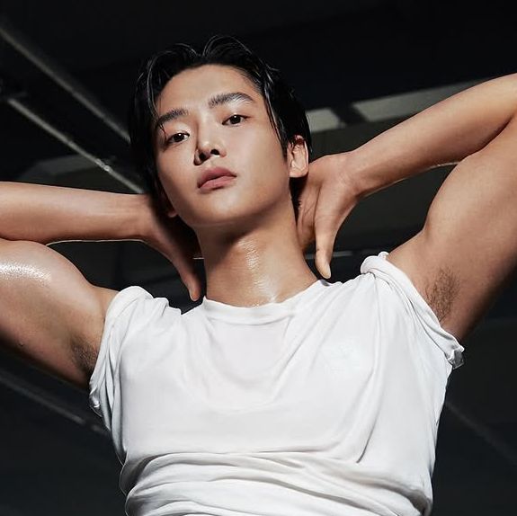 Behind-the-scenes cut of Rowoon