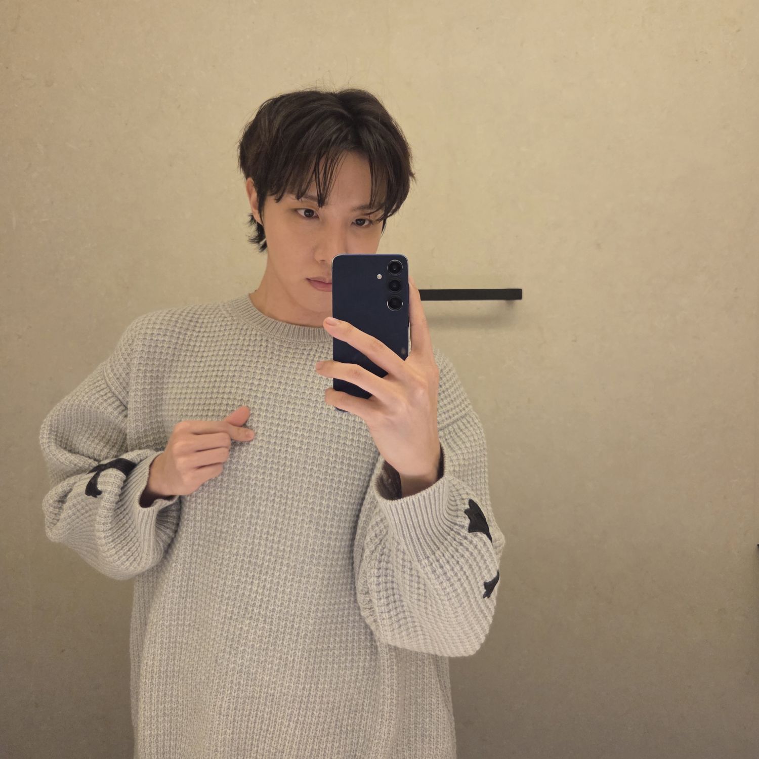 Foto terbaru j-hope (BTS)
