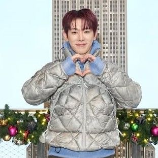 A moment captured by Wonho's fan