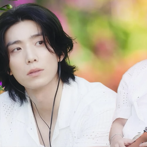 Latest photo of Hwiyoung (SF9)