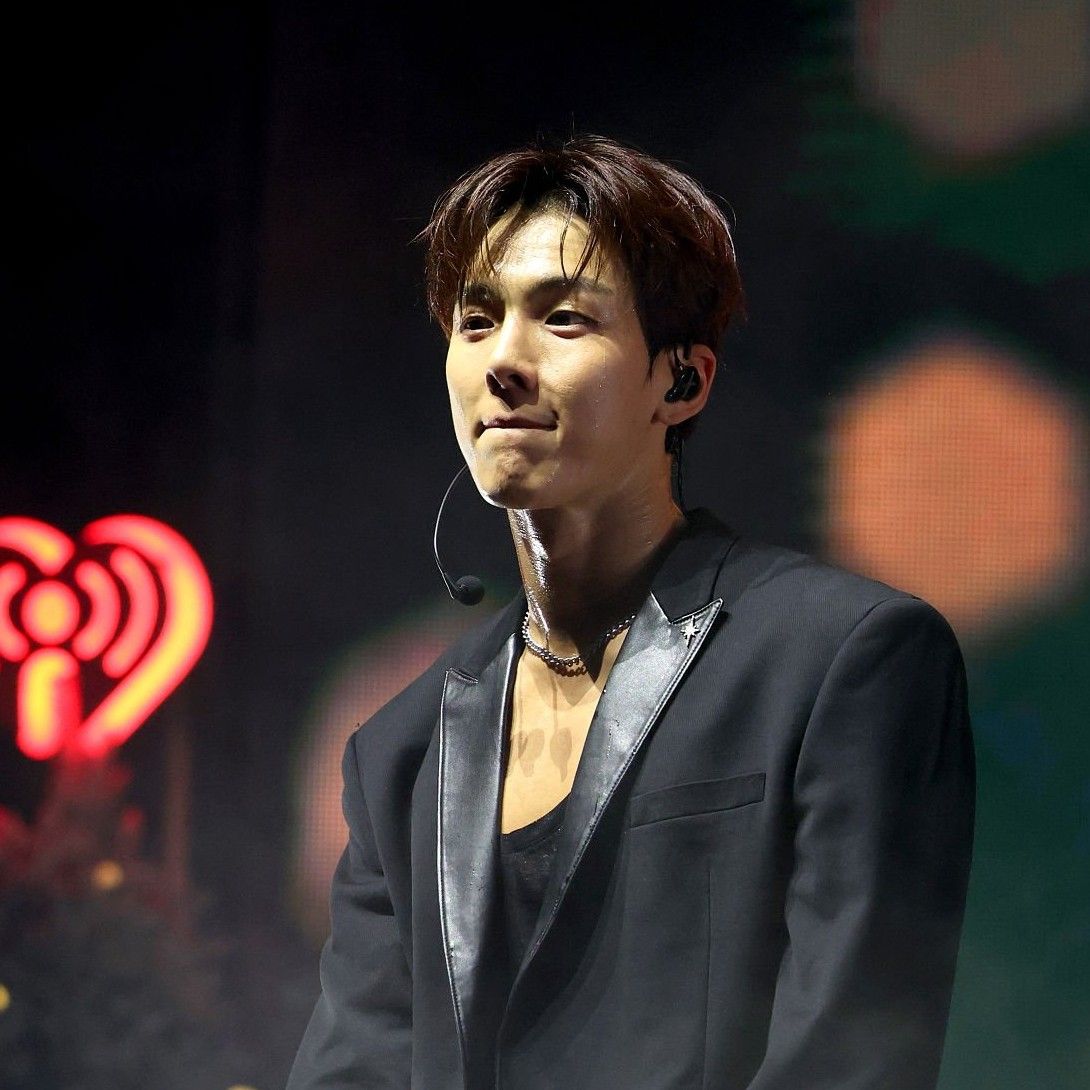 Recent activity shot of Shownu (MONSTA X)