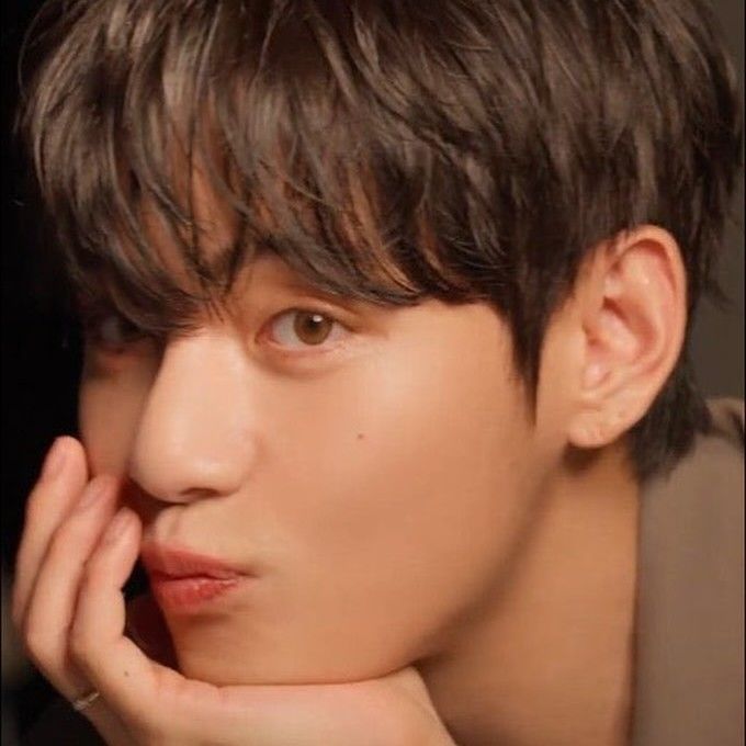 Momen yang diabadikan oleh penggemar V (BTS)