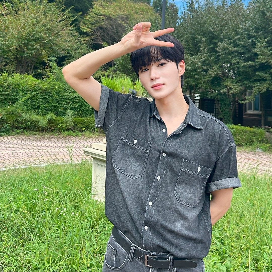 Behind-the-scenes cut of Kim Junseo (WEi)