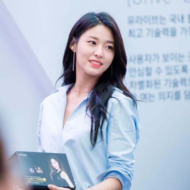 Behind-the-scenes cut of Seolhyun (AOA)