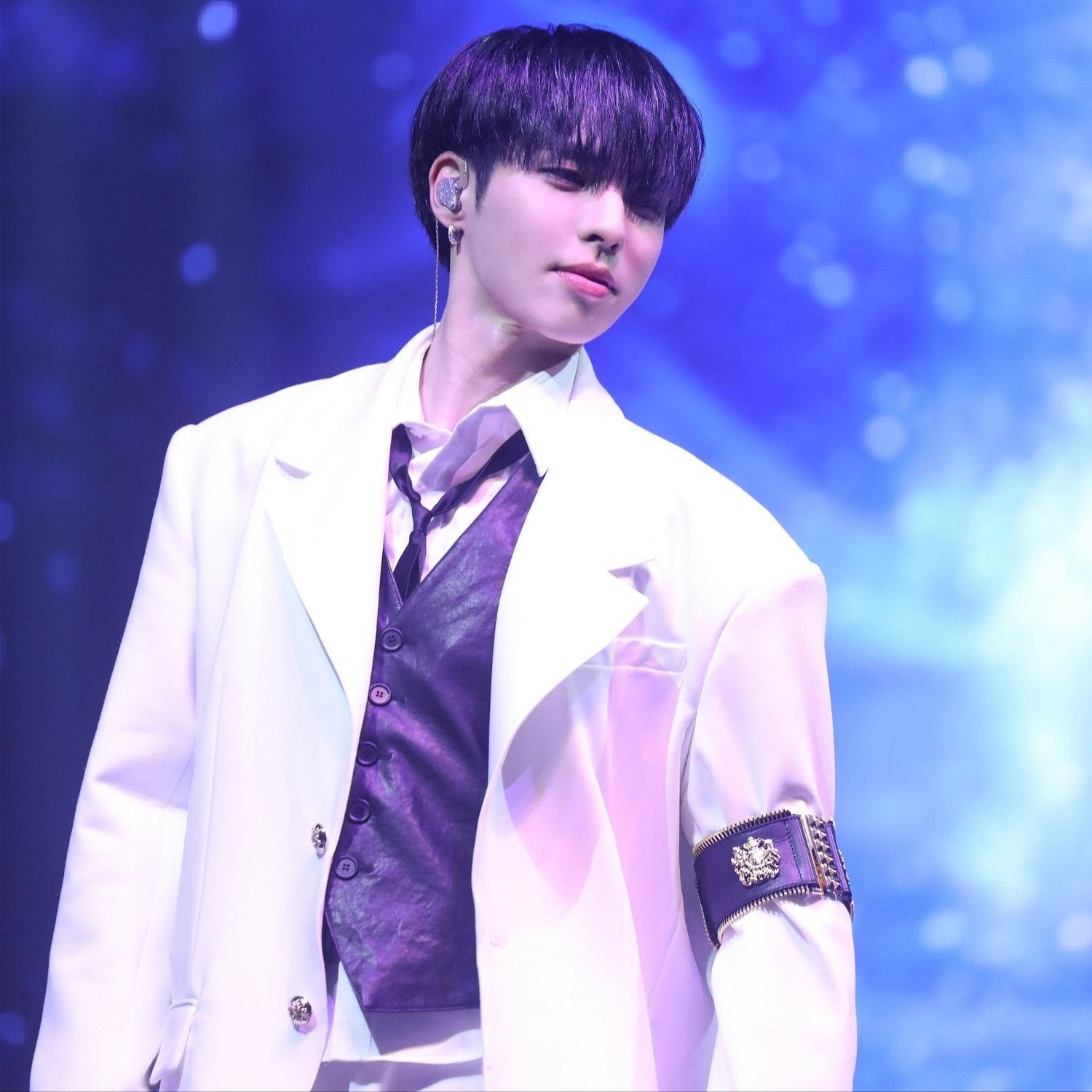 A moment captured by BX (CIX)'s fan
