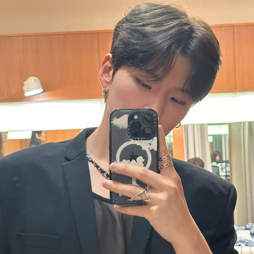 A moment captured by MONSTA X's fan
