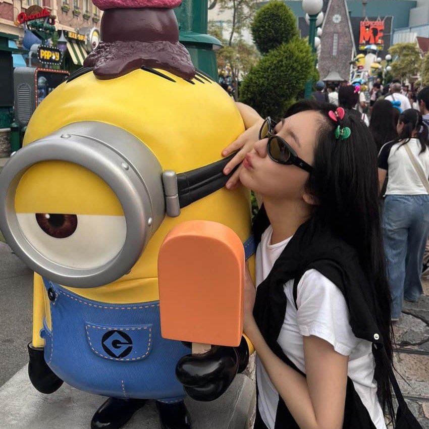 Recent activity shot of Lee Chaeyeon