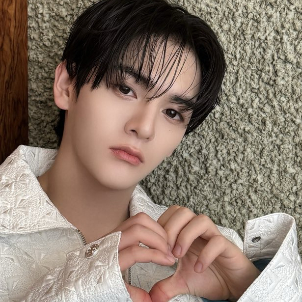 Behind-the-scenes cut of Sungyun (n.SSign)