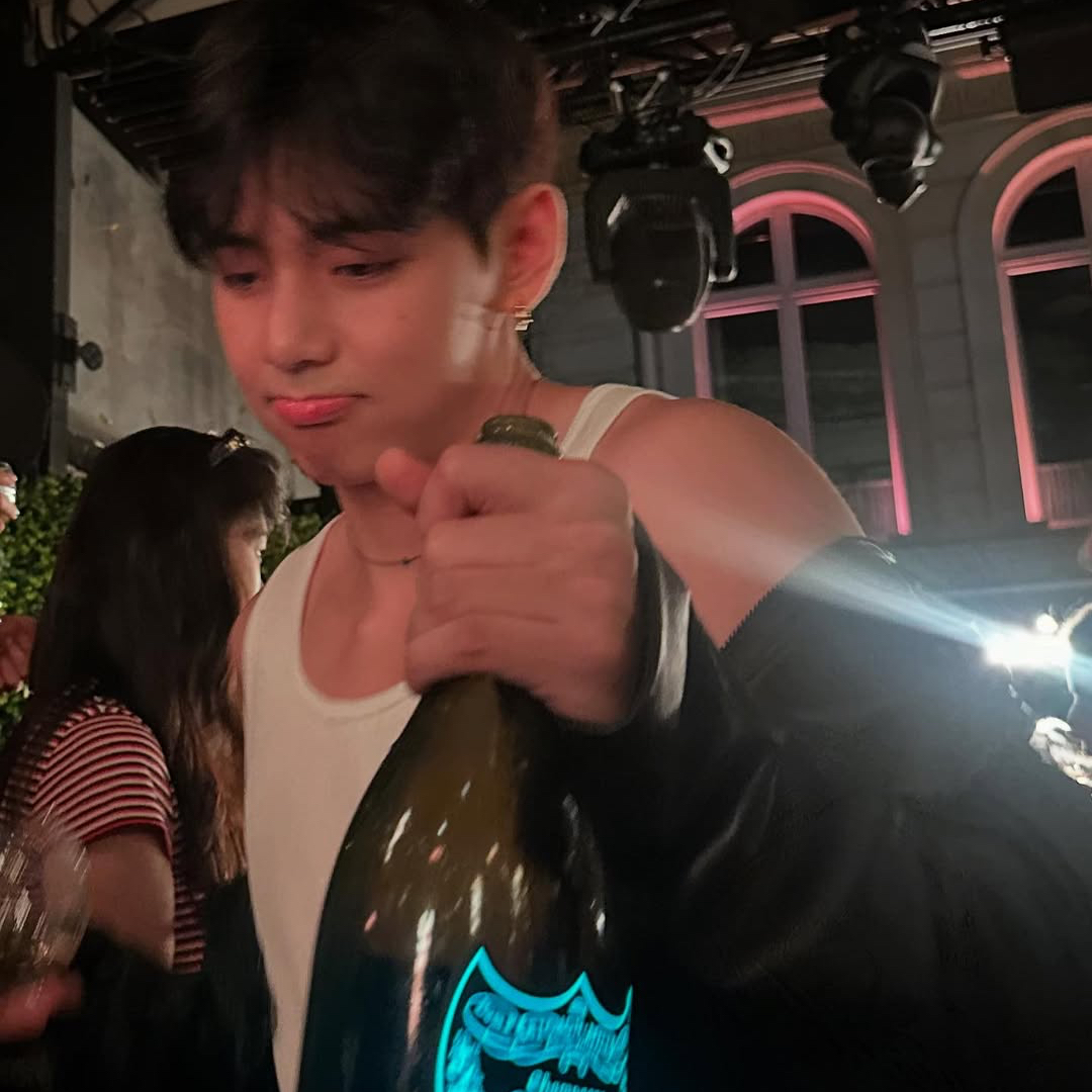A moment captured by V (BTS)'s fan