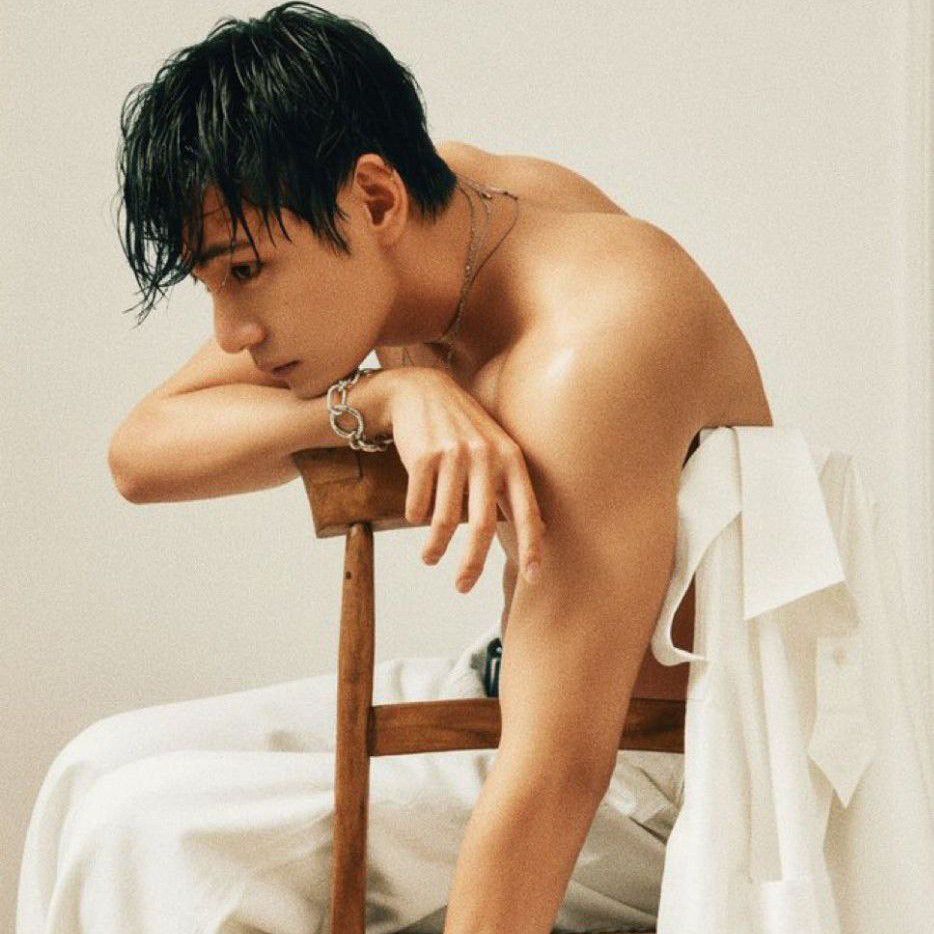 Foto aktivitas terbaru V (BTS)