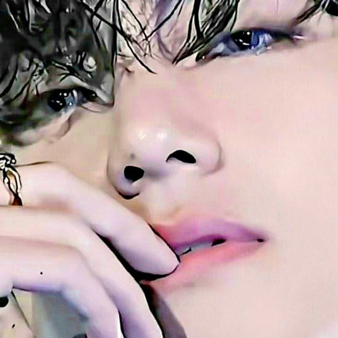 Latest photo of V (BTS)