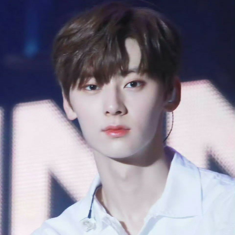 Recent activity shot of Hwang Minhyun