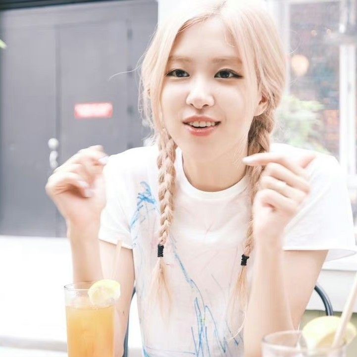 A moment captured by ROSÉ (BLACKPINK)'s fan