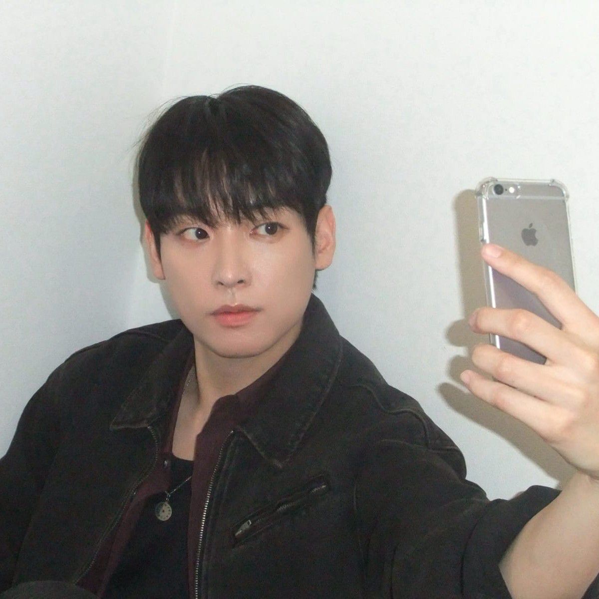 Latest photo of Inseong (SF9)