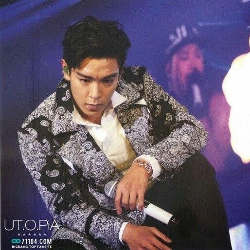 A moment captured by T.O.P's fan
