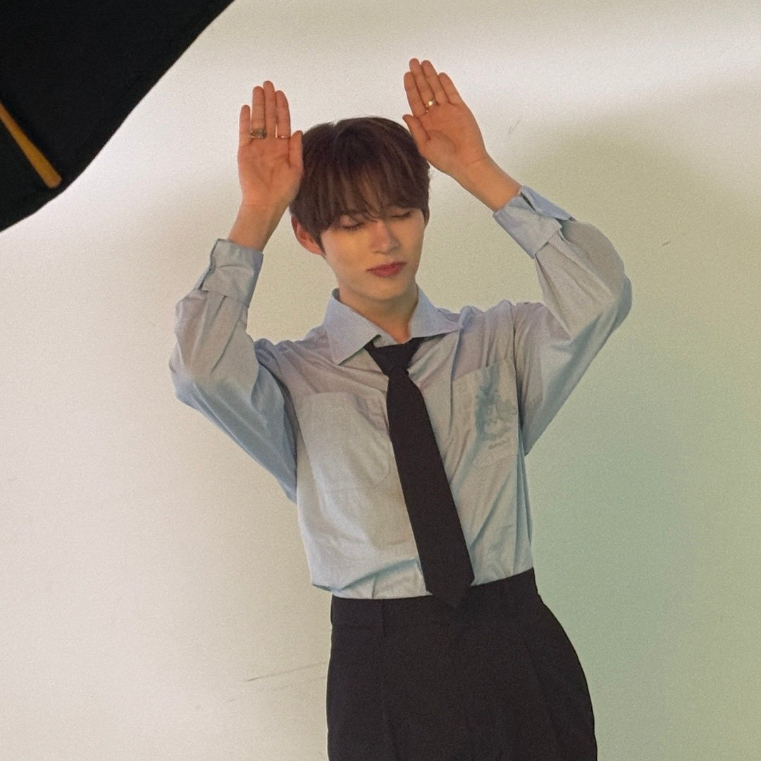 Foto aktivitas terbaru Sung Hanbin (ZEROBASEONE)