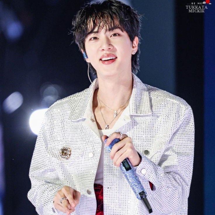 진 (방탄소년단)의 최신 사진