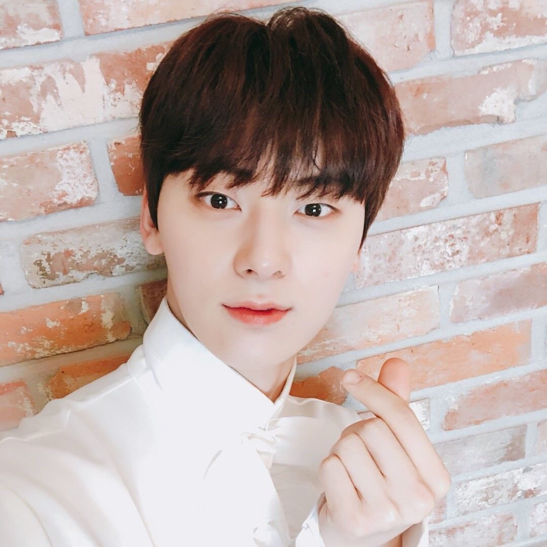 Behind-the-scenes cut of Hwang Minhyun