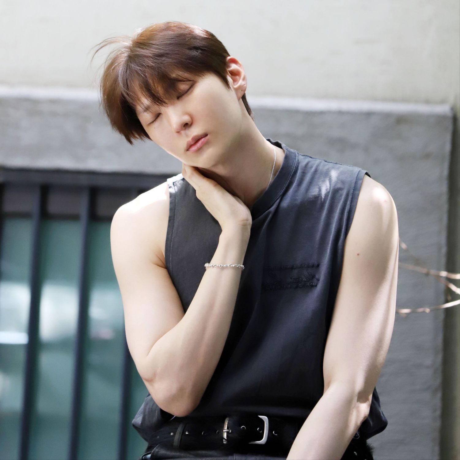 Behind-the-scenes cut of LEO (VIXX)