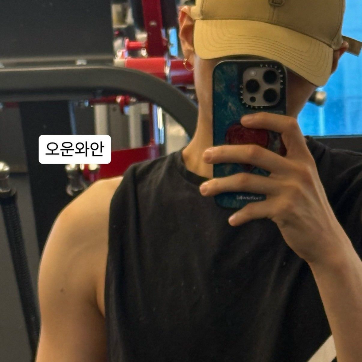 A moment captured by LEO (VIXX)'s fan