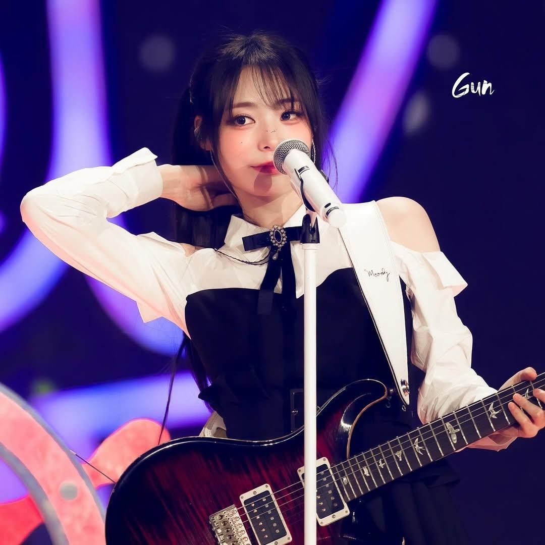 Behind-the-scenes cut of QWER