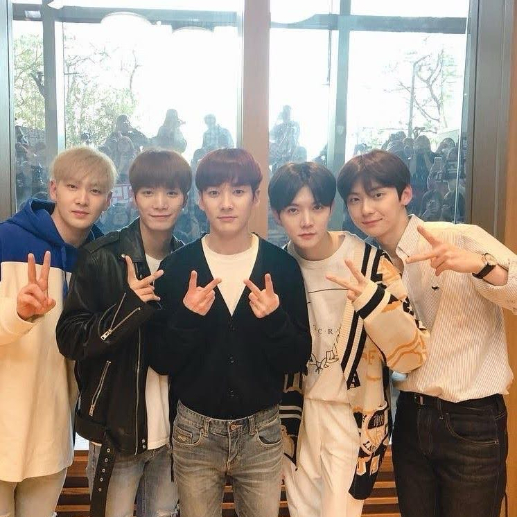 A moment captured by NU'EST's fan