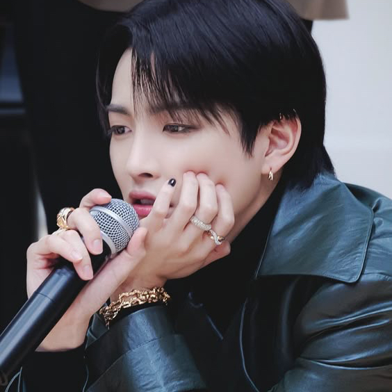 Latest photo of Hongjoong (ATEEZ)