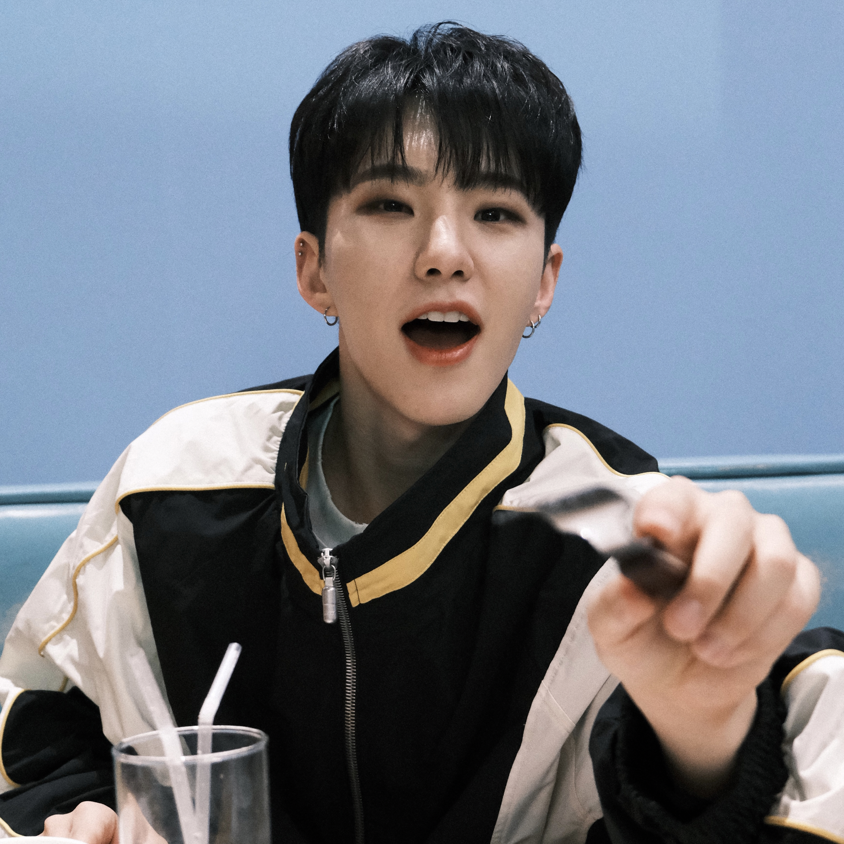 Behind-the-scenes cut of SEVENTEEN