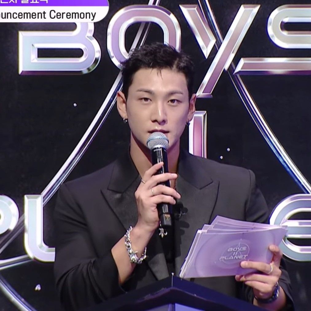 A moment captured by Baekho's fan