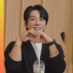 A moment captured by Hwang Chiyeol's fan