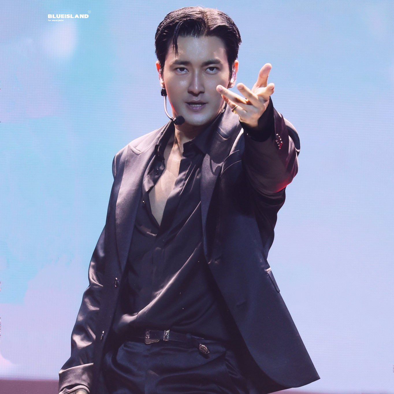 Behind-the-scenes cut of Siwon (Super Junior)