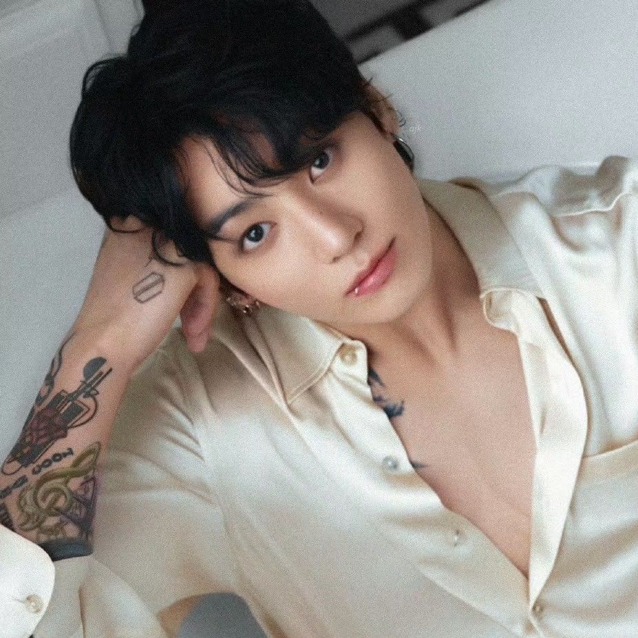 Foto aktivitas terbaru Jungkook (BTS)