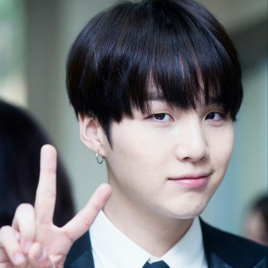 Foto aktivitas terbaru SUGA (BTS)