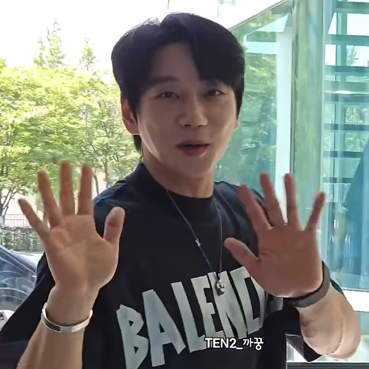 A moment captured by Hwang Chiyeol's fan