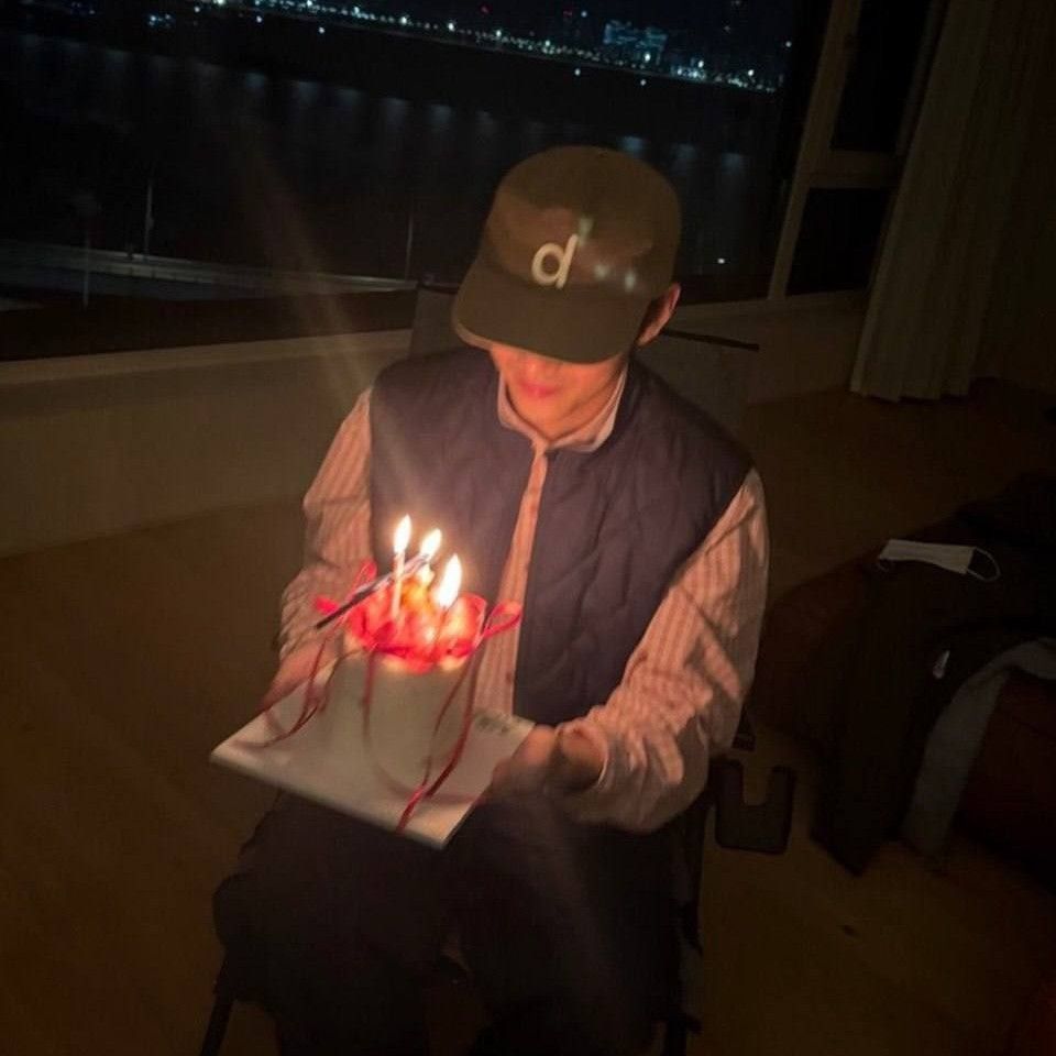 A moment captured by V (BTS)'s fan