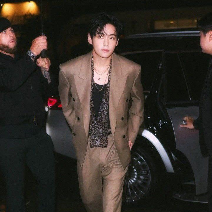 V (防彈少年團)的最新活動照片