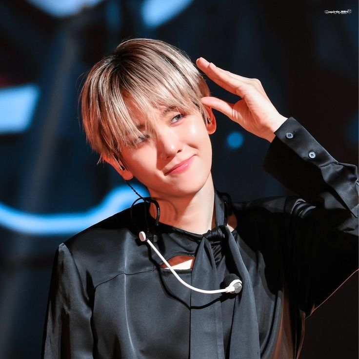 백현 (EXO)의 최신 사진